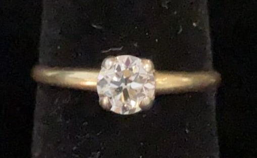 14KT GOOD DIAMOND SOLITARE RING (1 of 2)