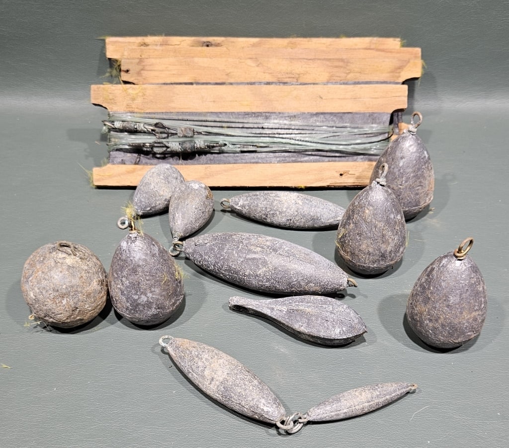LOT OF LARGE LEAD WEIGHTS & LEADER: ~