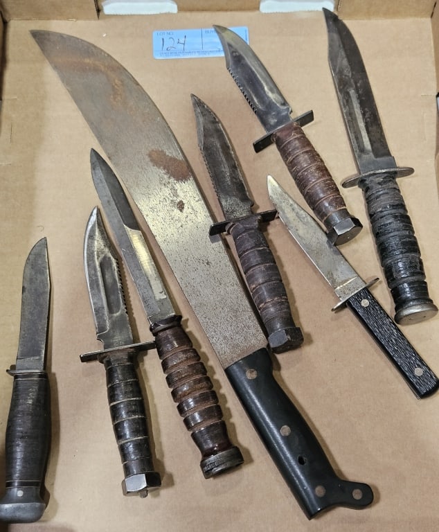 LOT OF VARIOUS FIXED BLADE KNIVES (1 of 3)