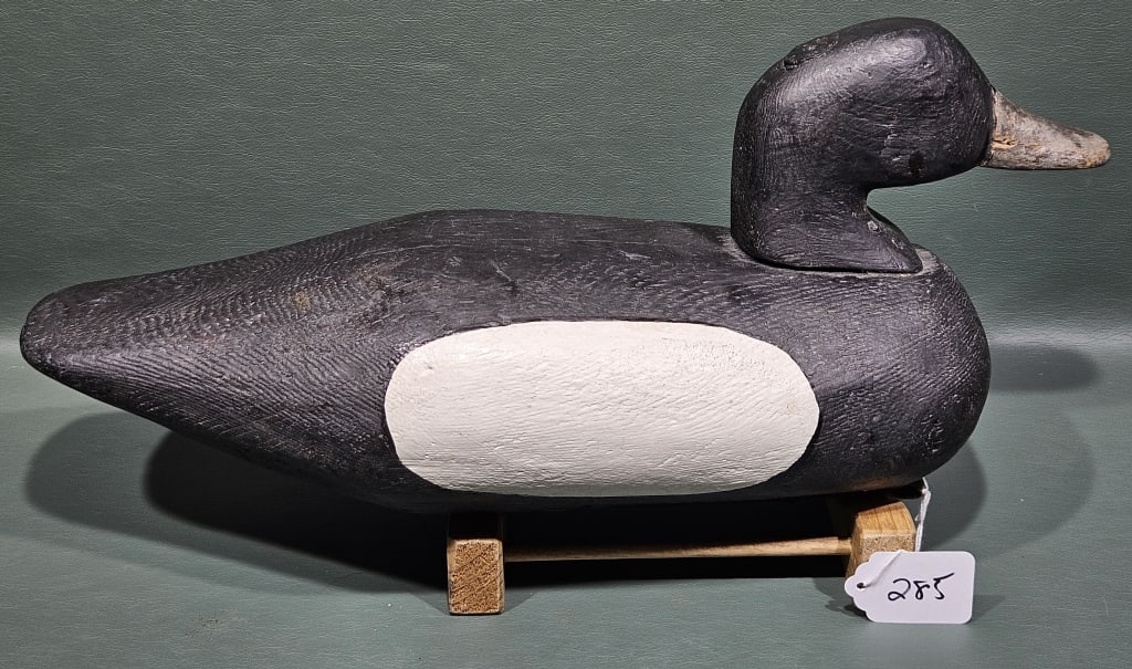 WHITE-WINGED SCOTER DECOY BRANDED " R " (1 of 4)