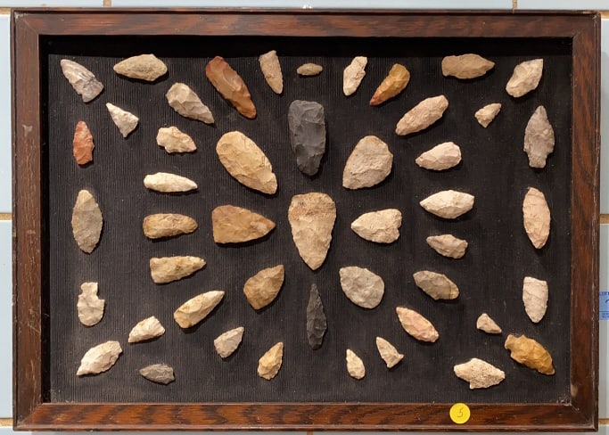 FRAMED NATIVE AMERICAN ARROWHEADS DISPLAY (1 of 4)