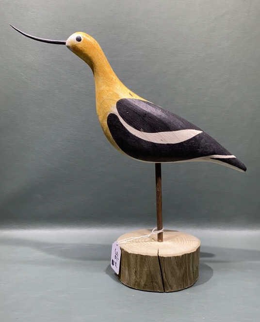 LARGE CARVED SHOREBIRD DECOY (1 of 4)