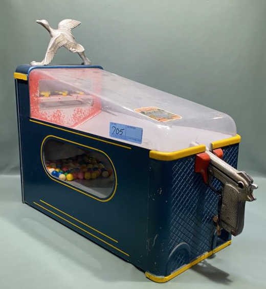 HUNTER BALL GUM VENDOR SHOOTING GAME (1 of 8)