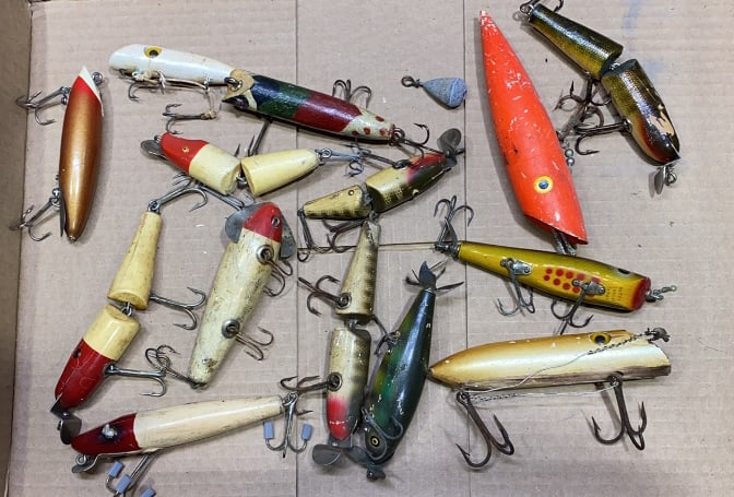 VINTAGE FISHING LURES LOT: ~