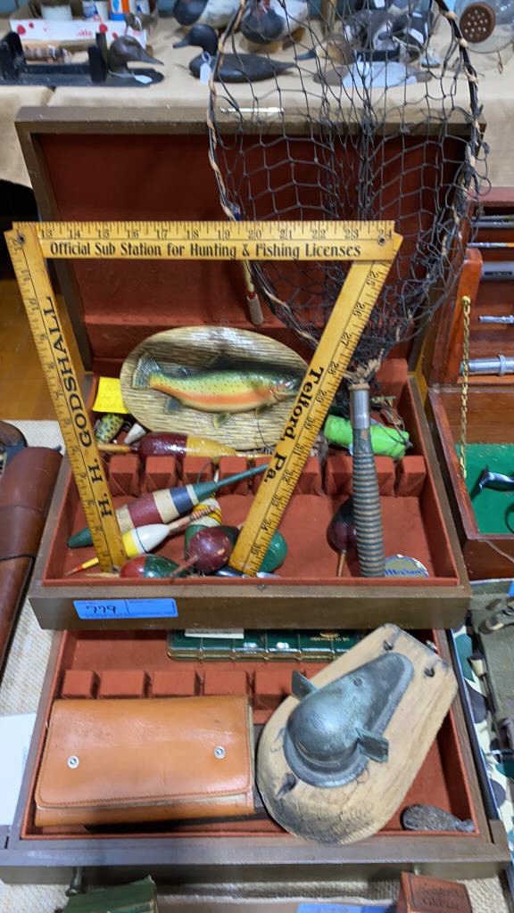 BOX W/ VINTAGE FISHING GEAR (1 of 9)