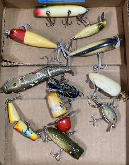VINTAGE FISHING LURES LOT (1 of 6)