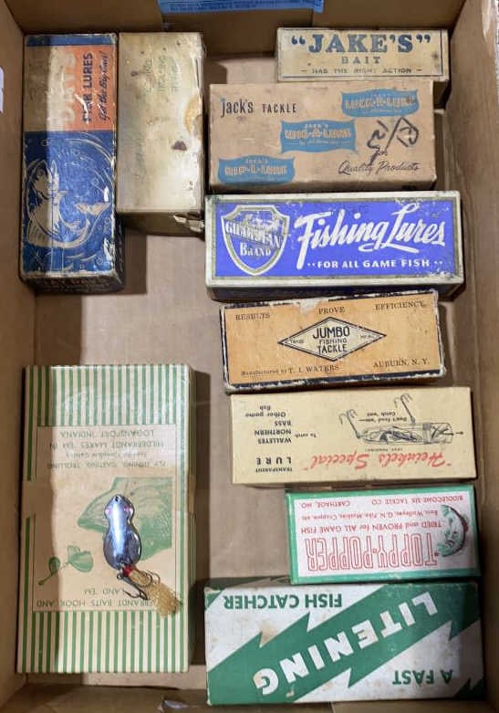 COLLECTION OF VINTAGE FISHING LURES BOXES (1 of 5)