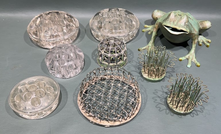 COLLECTION OF VINTAGE FLOWER FROGS (1 of 7)