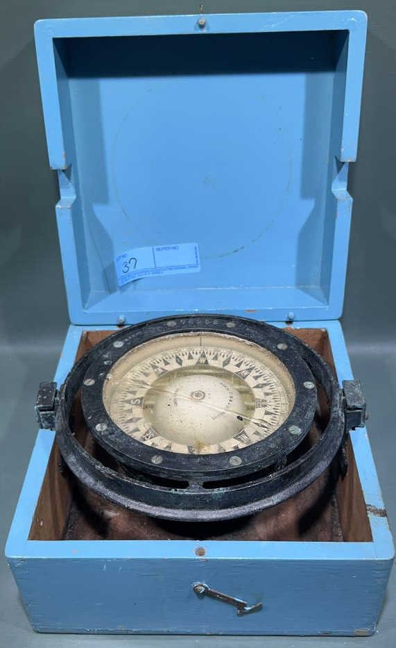 T.S.J.D NEGUS SHIPS COMPASS IN CASE (1 of 5)