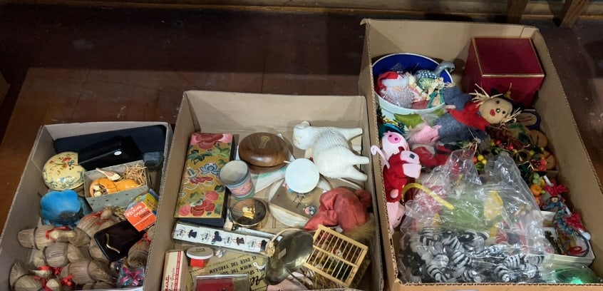LARGE LOT OF VINTAGE SMALLS: ~