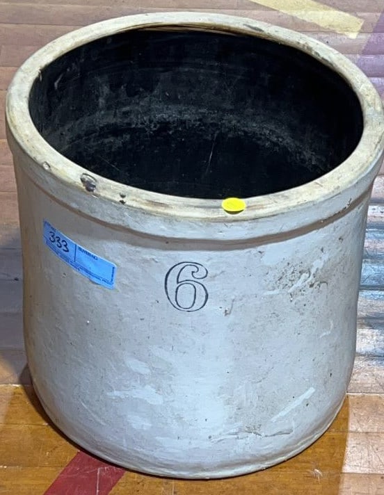 LARGE 6 GALLON STONEWARE CROCK (1 of 3)