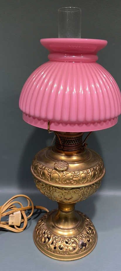 THE NEW ROCHESTER JR OIL LAMP W/PINK SHADE: 15 1/2" TOTAL HEIGHT