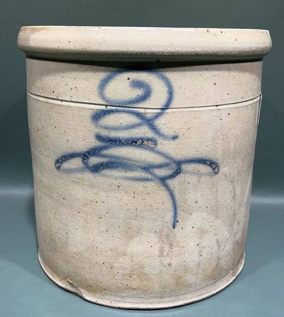 2 GALLON BLUE DECORATED STONEWARE CROCK (1 of 5)