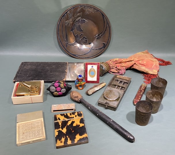 COLLECTION OF VARIOUS ANTIQUE SMALLS: ~