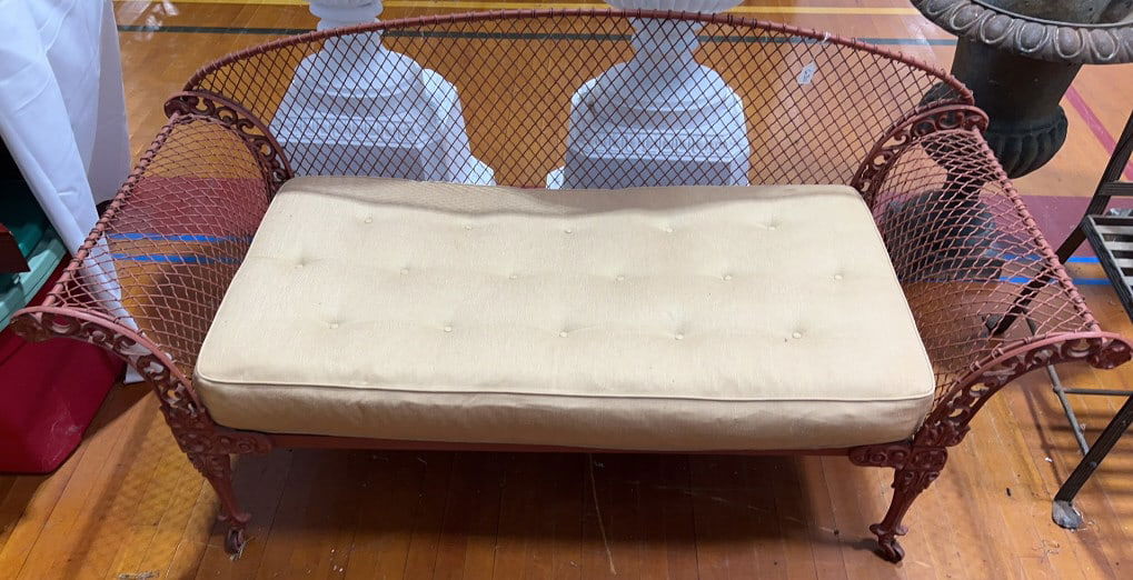 ANTIQUE IRON & WIRE GARDEN/PATIO SETTEE (1 of 5)