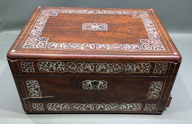ANT INLAID ROSEWOOD DRESSER BOX W/FITTED INTERIOR (1 of 13)