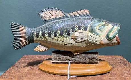 CONTEMPORARY LARGE MOUTH BASS CARVING