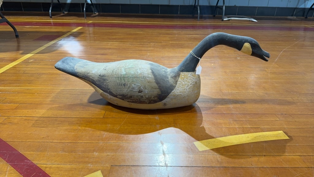 OVER SIZE NEW JERSEY CANADA GOOSE: ~40-1/2" X 15"