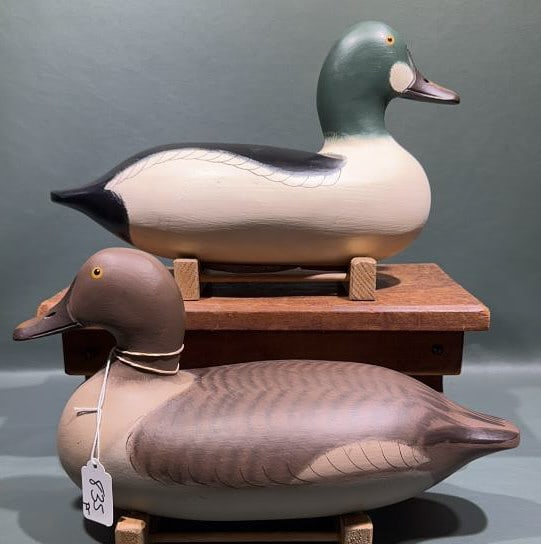 PAIR OF BOB LITZENBERG GOLDENEYE DECOY: ~ 14-1/2" X 7-1/2"