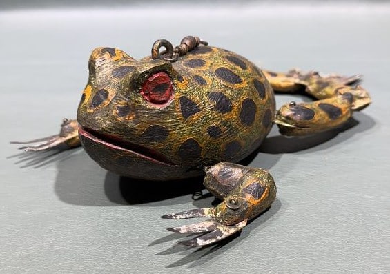 REGGIE BIRCH CARVED BULL FROG: ~10" LONG