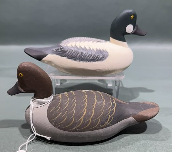 PAIR OF ROGER URIE MINIATURE GOLDENEYES: ~ 6-1/2" X 3-1/2"