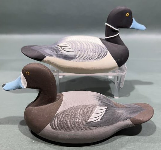 PAIR OF ROGER URIE MINIATURE BLUEBILLS: 6-1/2" X 3-1/2"