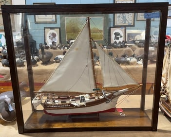 ELMAR RIGGINS ENCASED SKIPJACK MODEL "CHESAPEAKE"