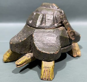 FOLK ART CARVED TURTLE BOX