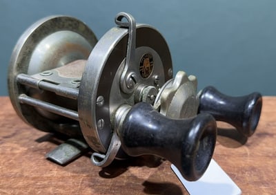 PFLUEGER BULLDOG TEMPLAR REEL