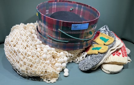 LINCOLN-BENNETT BOWLER HAT, BOX, & SOCKS LOT