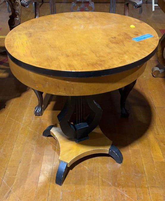 ROUND ANTIQUE SLIDE TOP GAME TABLE & CHIP. CHAIR: 24" DIAMETER & 27" HIGH