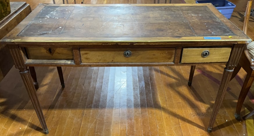ANTIQUE FRENCH LEATHER TOP 3 DRAWER DESK: 51" X 25" X 29"
