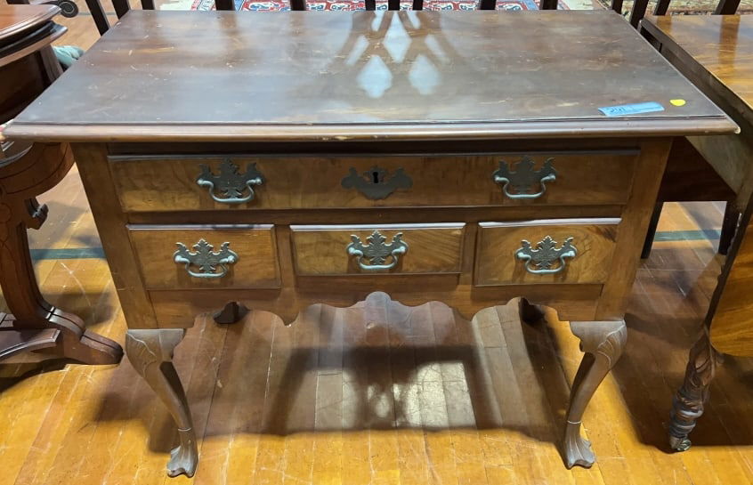 HANDMADE LOWBOY W/SHELL CARVINGS & TRIFID FEET: 28" X 20" X 30"