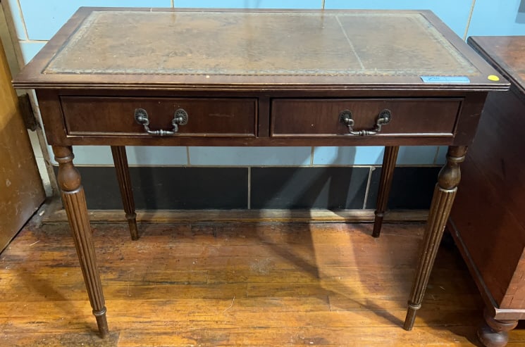 ENGLISH LEATHER TOP DESK: 36" X 20" X 29"
