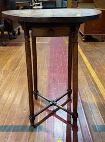 ANTIQUE ROUND TABLE W/STRECHER BASE & DRAWER