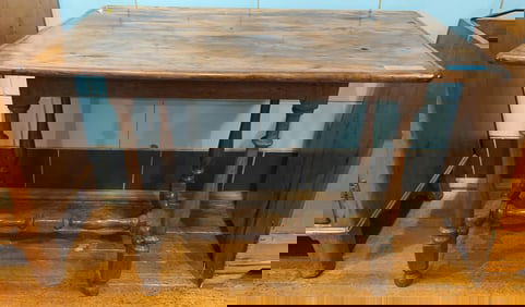 ANTIQUE TAVERN TABLE W/ STRETCHER BASE