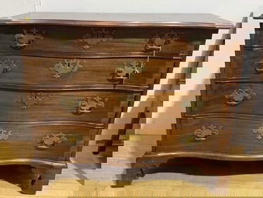 ANTIQUE MAHOGANY CHIPPENDALE SERPENTINE FRONT CHES