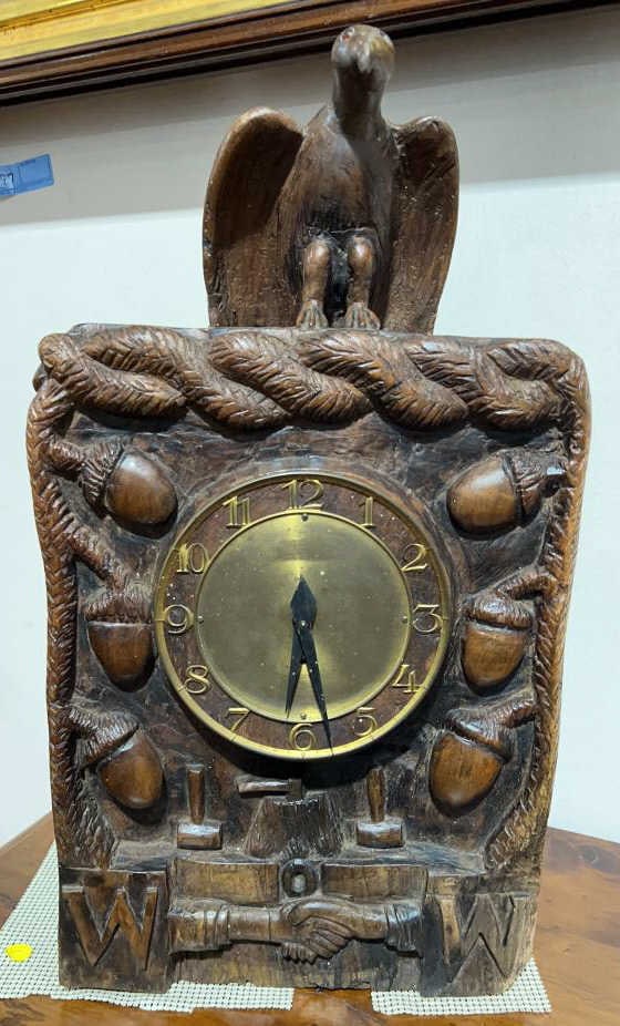 "WOODMEN OF THE WORLD" FRATERNAL GROUP CARVED CLOC (1 of 5)