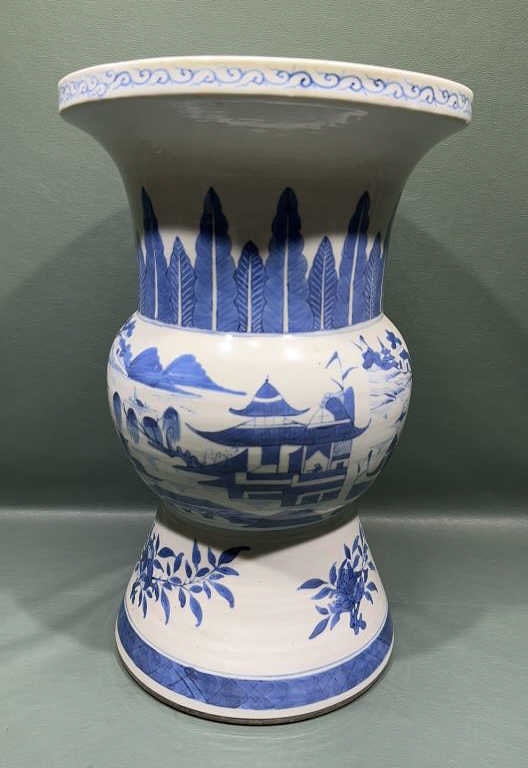 CANTON HU FORM BLUE & WHITE PORCELAIN VASE (1 of 5)