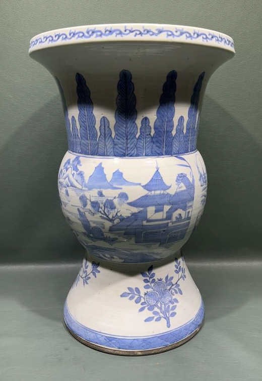 CANTON HU FORM BLUE & WHITE PORCELAIN VASE (1 of 6)