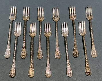 11- CHRYSANTHEMUM BY DURGIN SEAFOOD FORKS