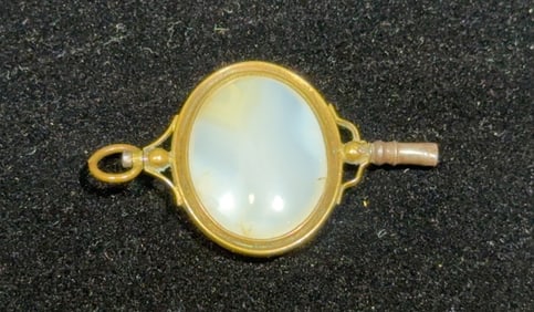 19TH CENTURY WHITE AGATE WATCH KEY