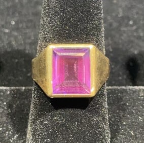 10K GOLD MEN'S RING W/ AMETHYST STONE