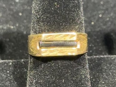 14 KT GOLD MEN?S RING W/ BLACK STONE
