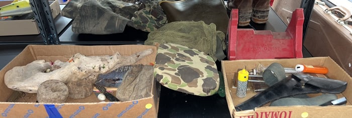 LARGE LOT OF VARIOUS HUNTING SUPPLIES