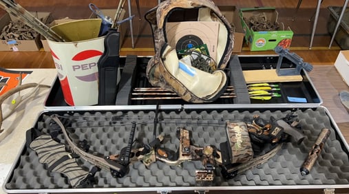 HOLT COMPOUND BOW CASE & ACCESSORIES