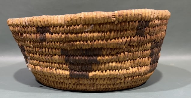 NATIVE AMERICA PAPAGO BASKET: 7-1/2" diameter x 3" tall
