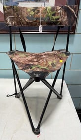 FOLDING CAMO HUNTING CHAIR & BAG