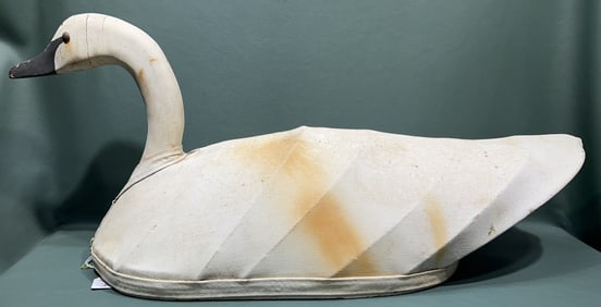 CANVAS SWAN