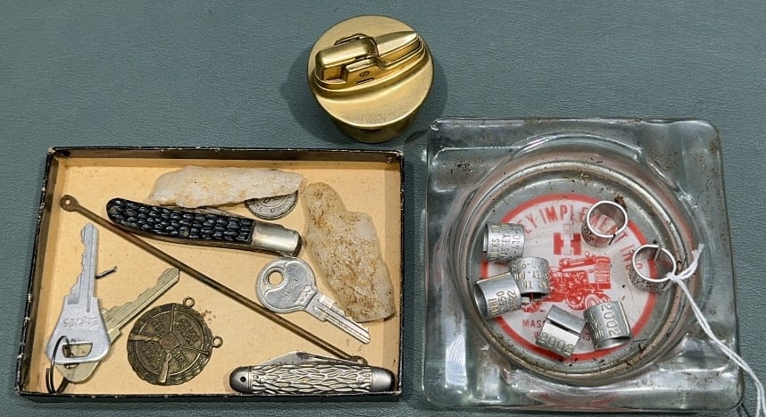 DUCK BANDS, PEN KNIVES, & ADVERTISING LOT: ~